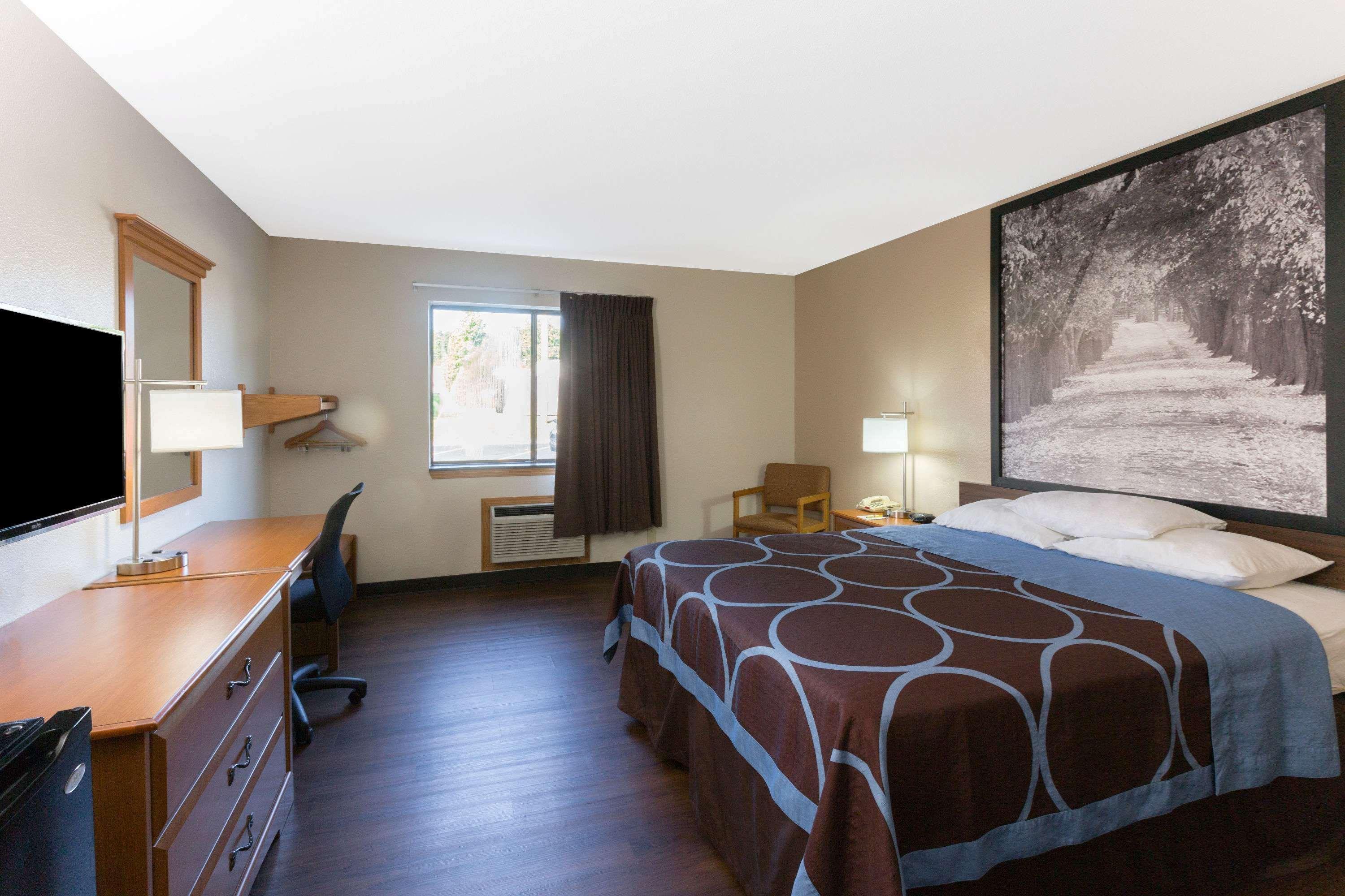 Super 8 By Wyndham Radcliff Ft. Knox Area Hotel Екстериор снимка