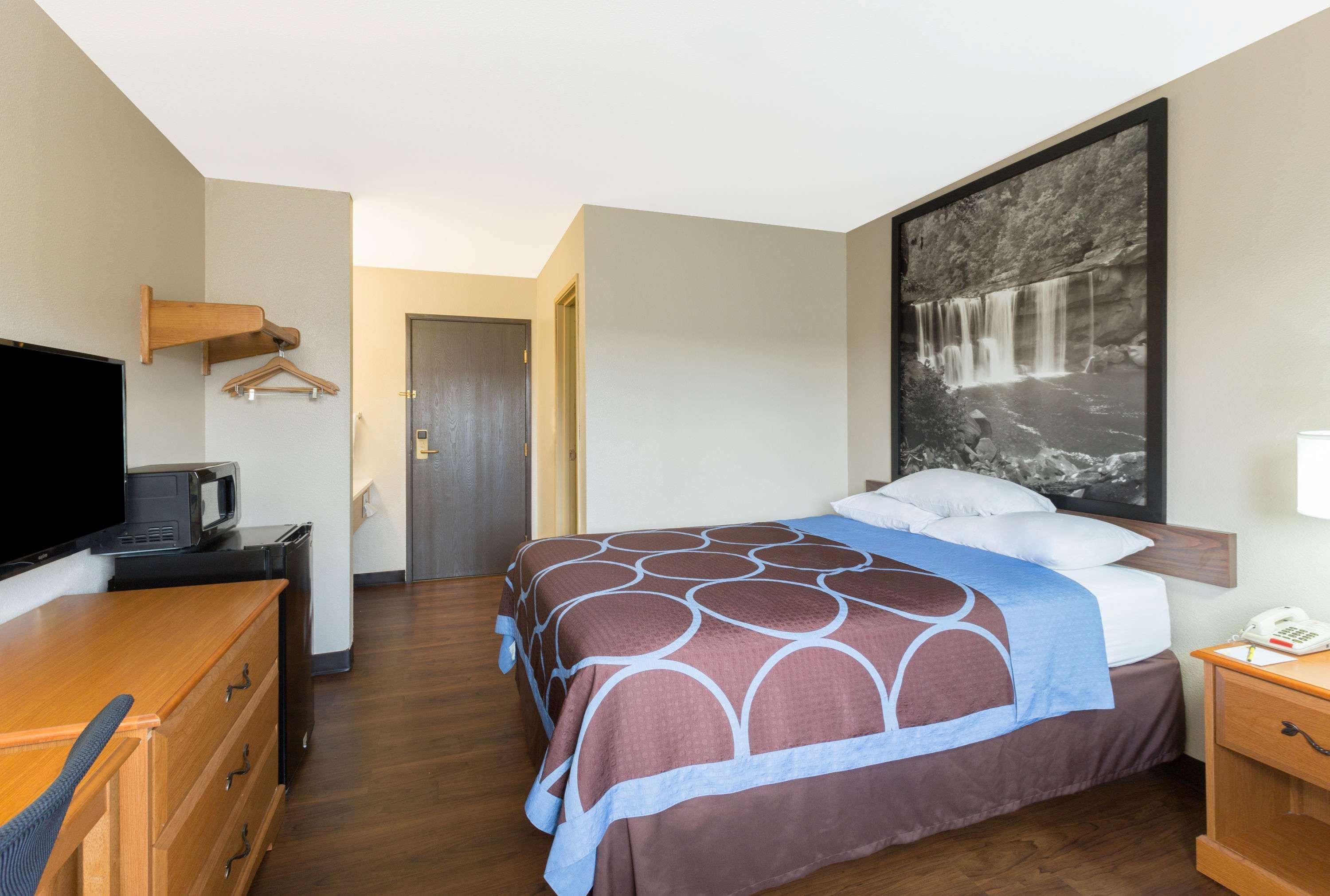Super 8 By Wyndham Radcliff Ft. Knox Area Hotel Екстериор снимка