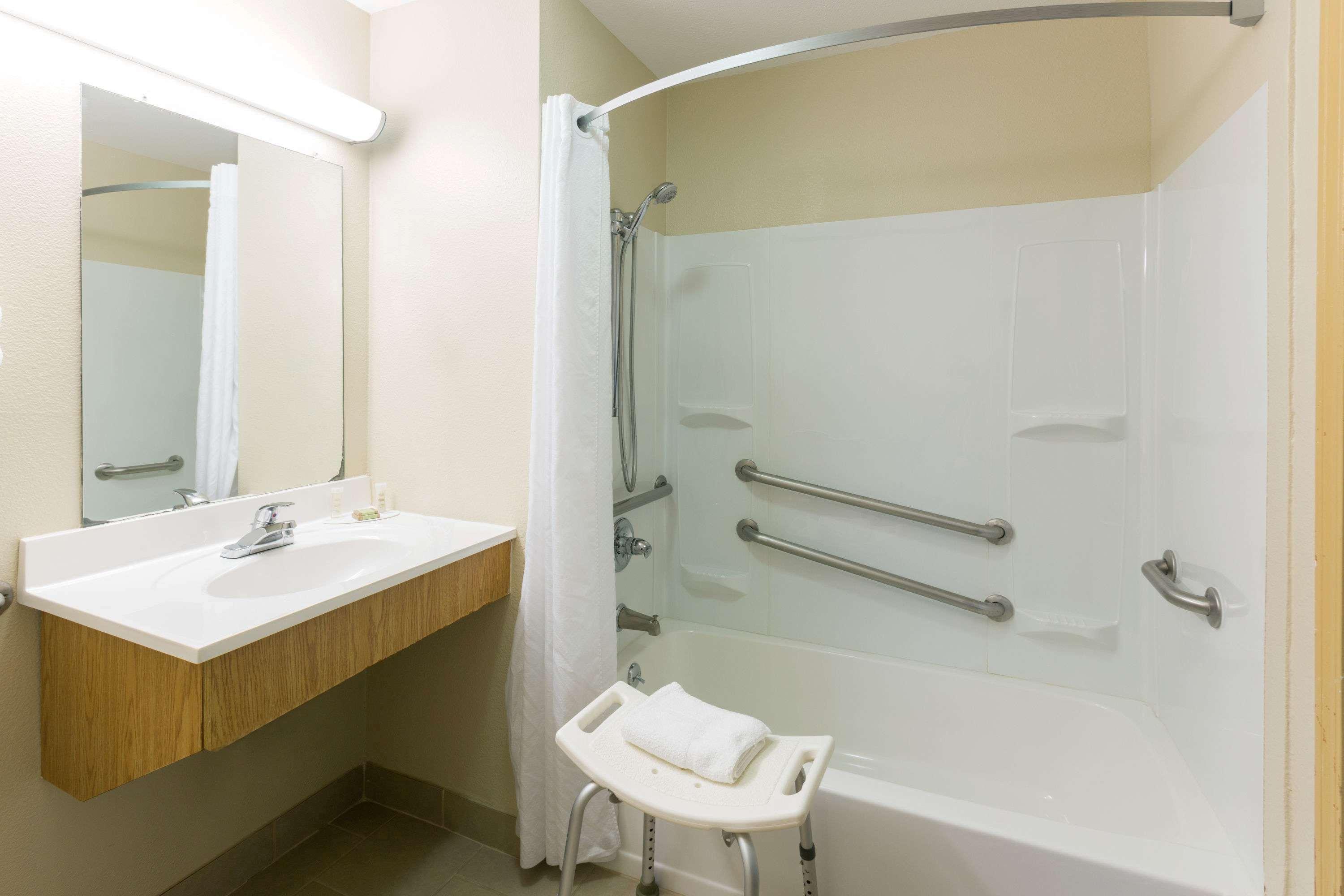 Super 8 By Wyndham Radcliff Ft. Knox Area Hotel Екстериор снимка