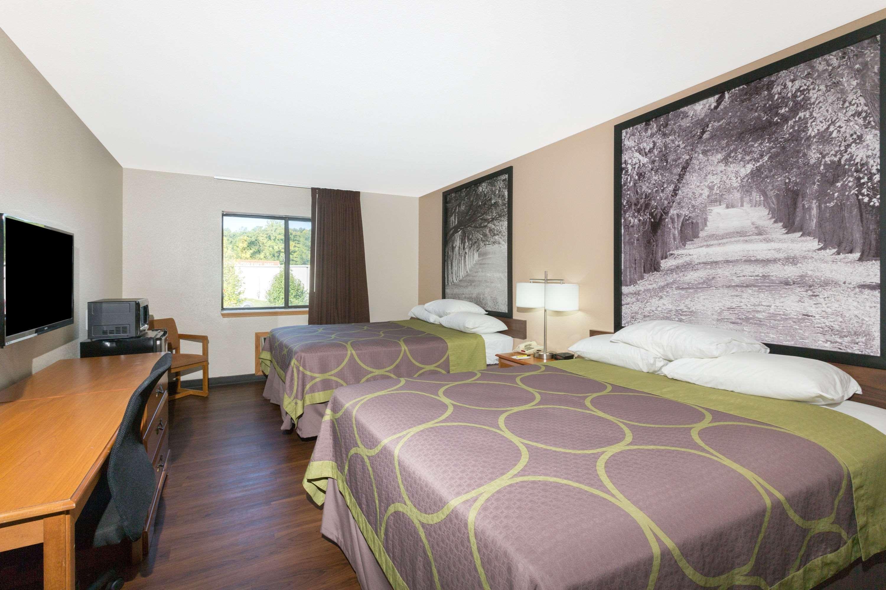 Super 8 By Wyndham Radcliff Ft. Knox Area Hotel Екстериор снимка