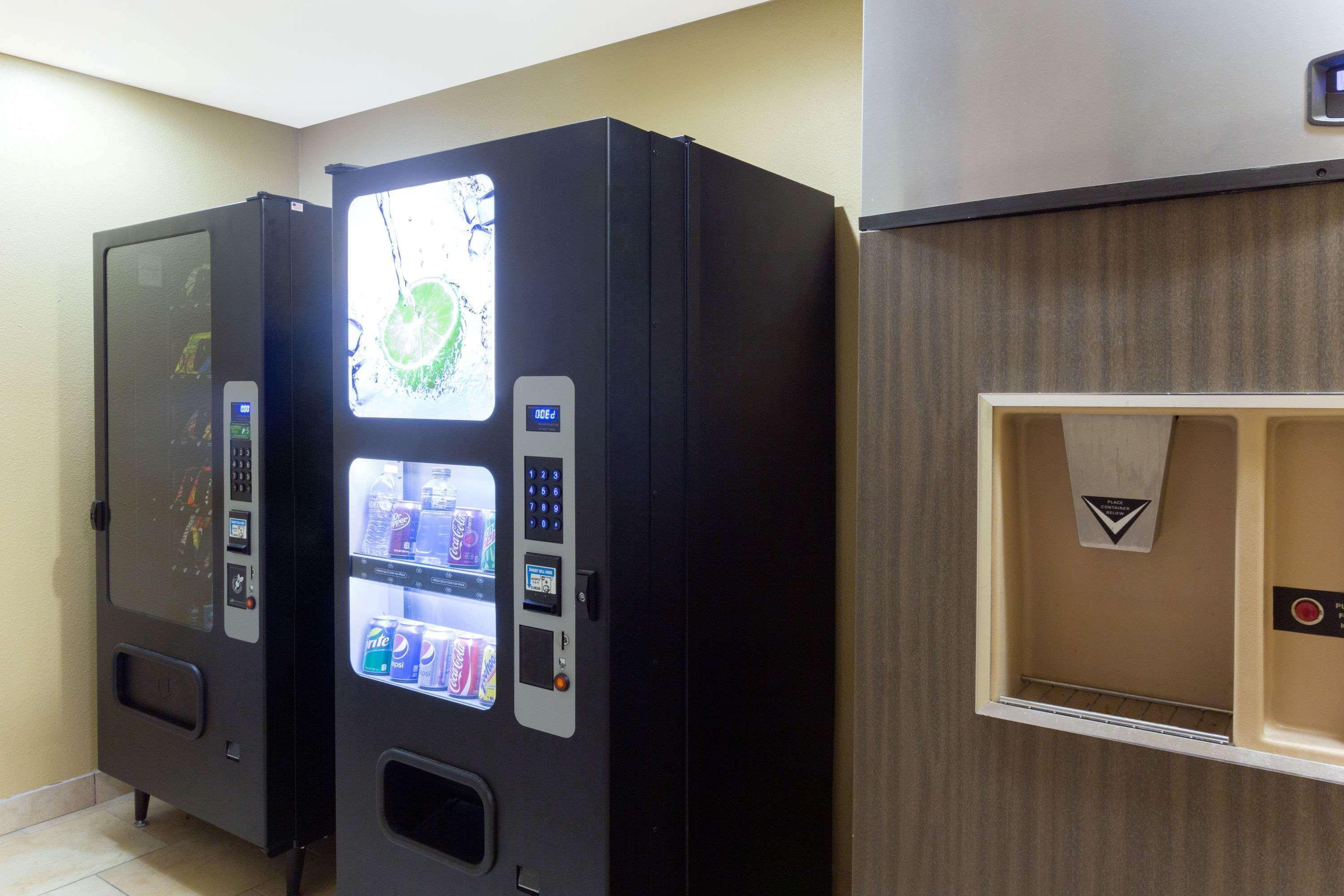 Super 8 By Wyndham Radcliff Ft. Knox Area Hotel Екстериор снимка
