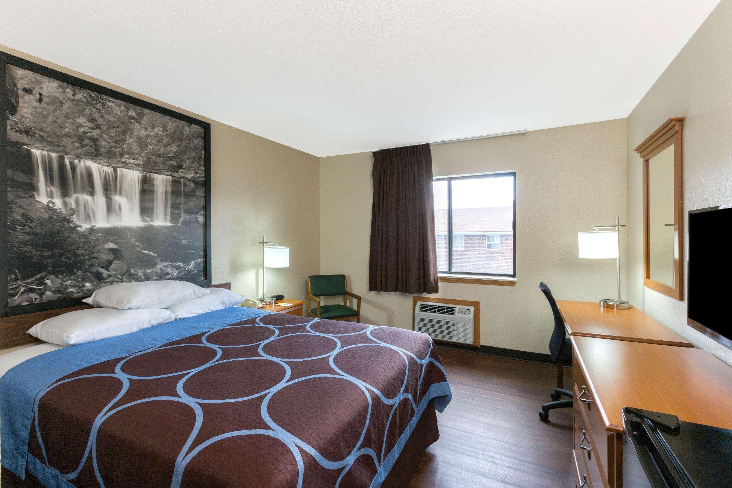 Super 8 By Wyndham Radcliff Ft. Knox Area Hotel Екстериор снимка