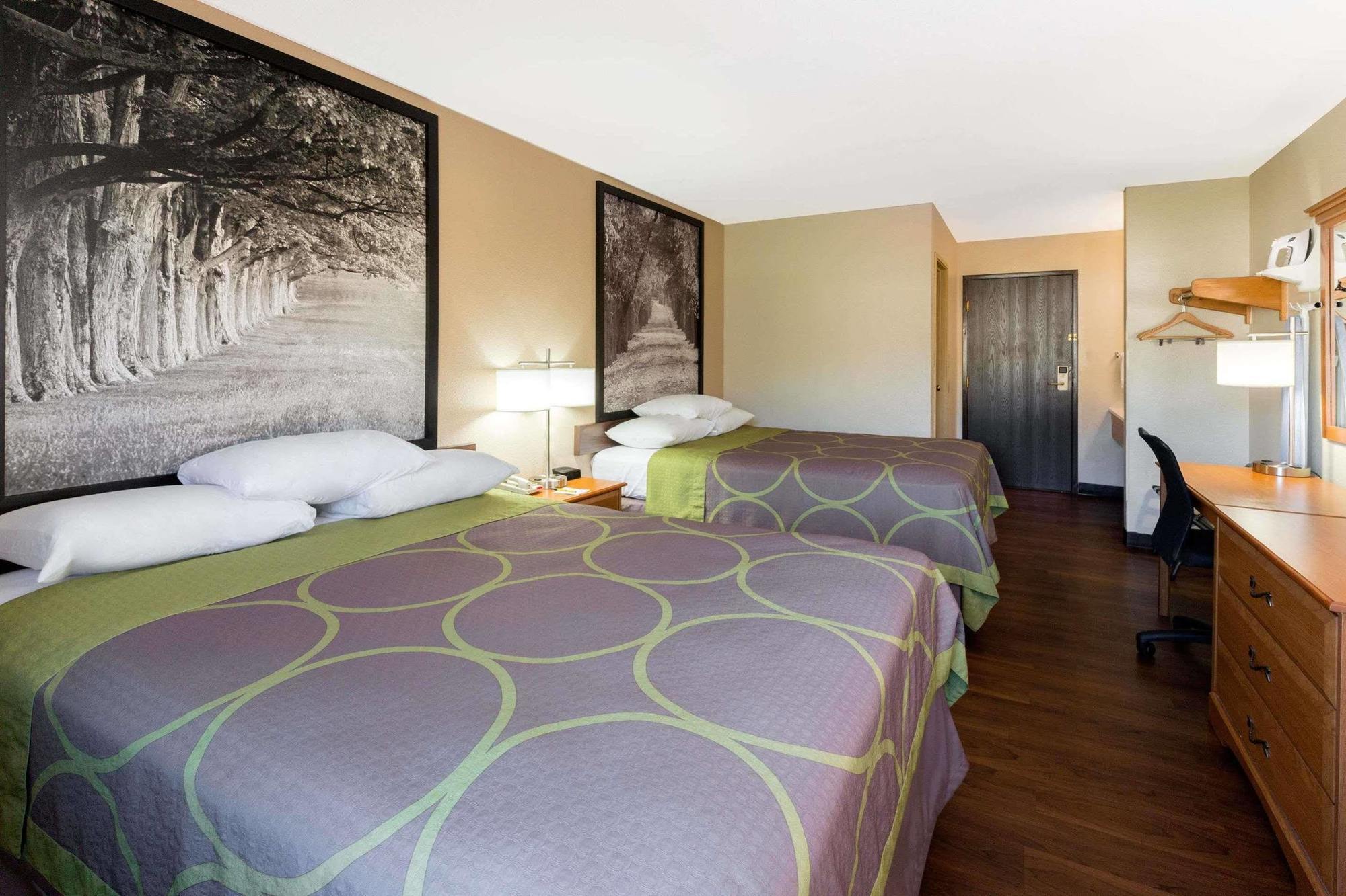 Super 8 By Wyndham Radcliff Ft. Knox Area Hotel Екстериор снимка