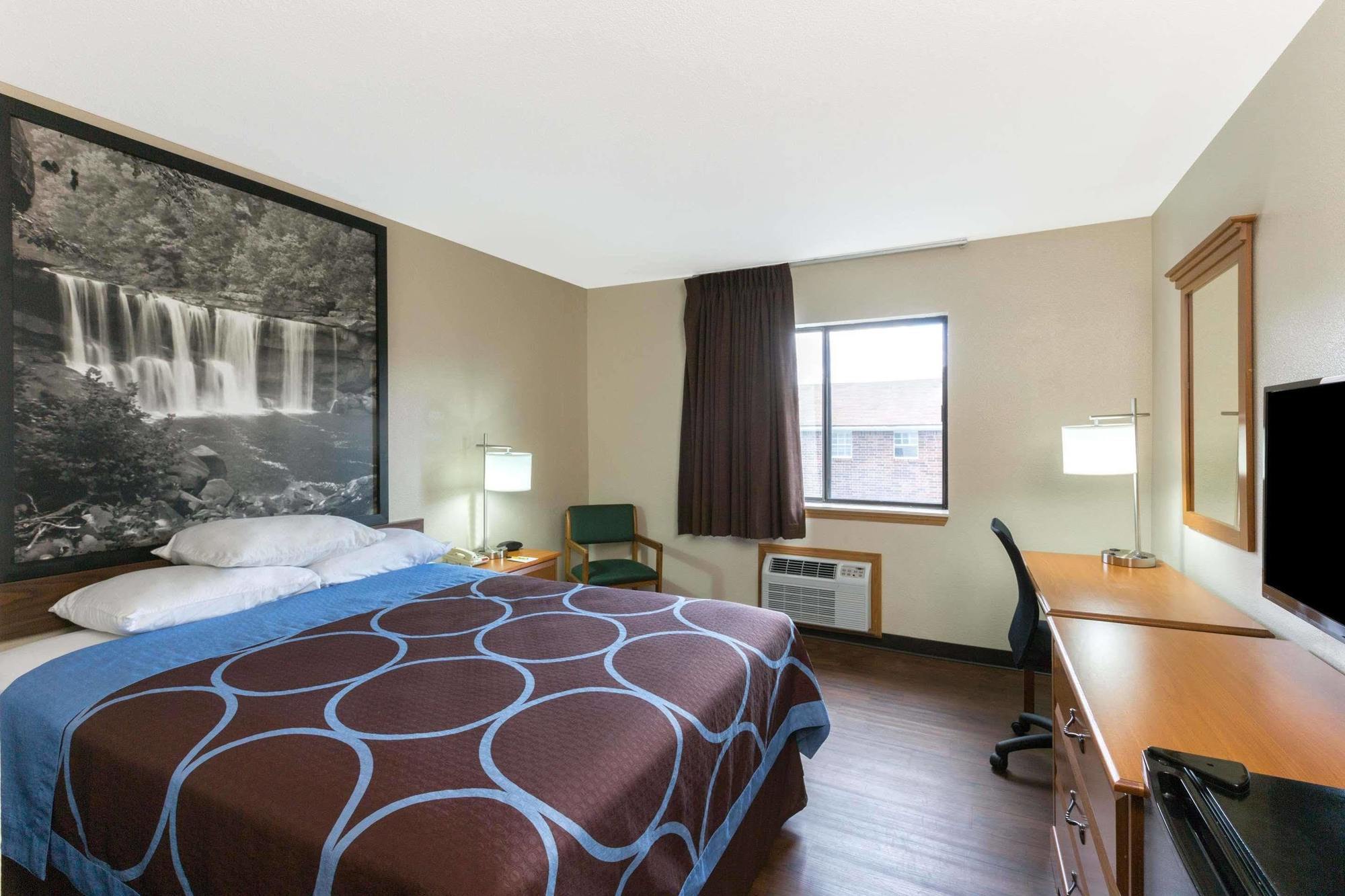 Super 8 By Wyndham Radcliff Ft. Knox Area Hotel Екстериор снимка